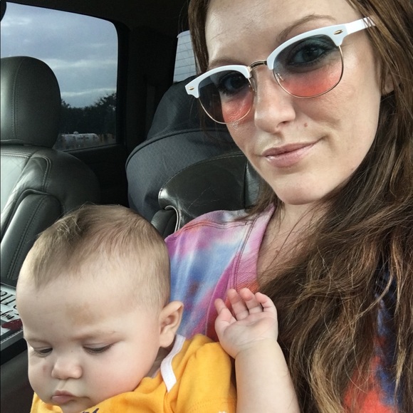 Meet Lindsey & Lucy! 👩👧 - Picture 2 of 8